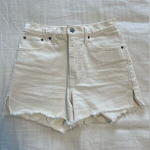 A&F 4” Mom Short High Rise in White Size 26